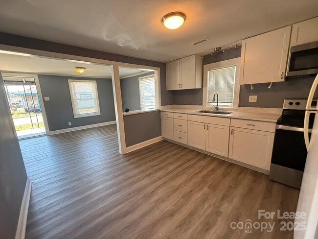 Building Photo - 3216 Boyd St