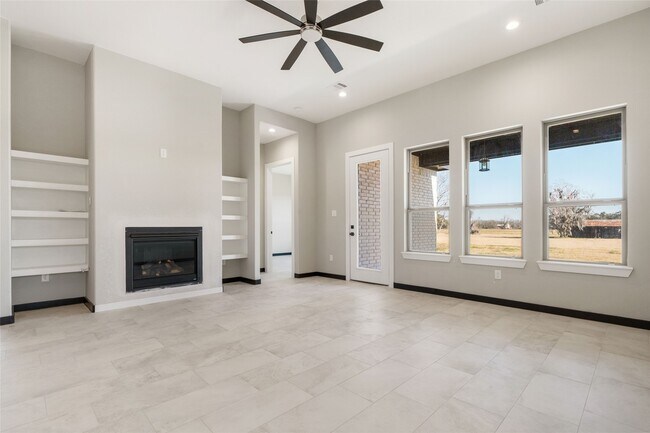 Building Photo - 208 Silverleaf Rd