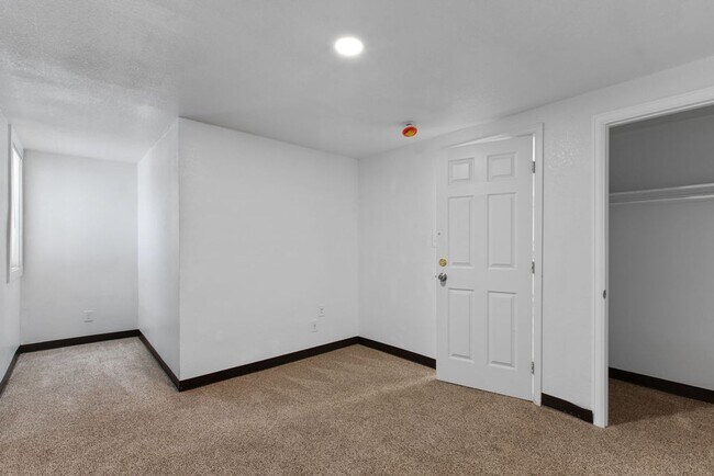 Building Photo - 1615 11th Ave