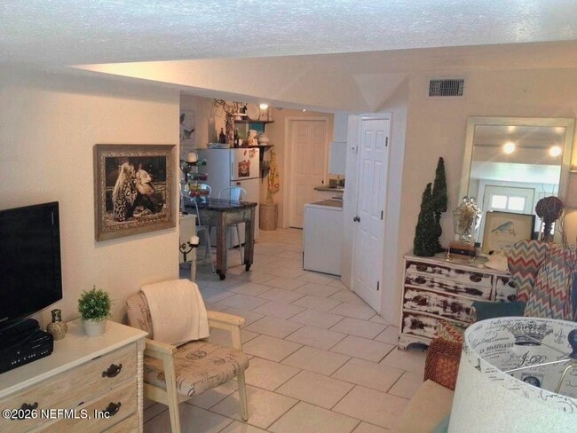 Building Photo - 8 10th St