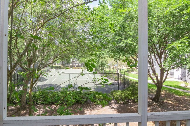 Building Photo - Remodeled and Upgraded -2nd Floor - 1 Bed 1 Bath Condo For Lease