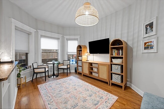 Building Photo - 1023 W Dakin St