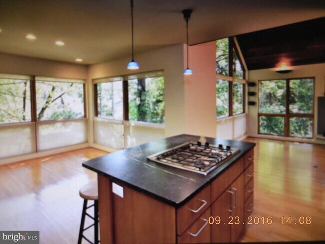 Building Photo - 8 Azalea Ln