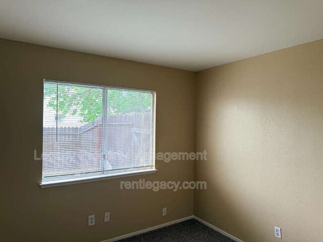 Building Photo - 7733 Robinette Rd