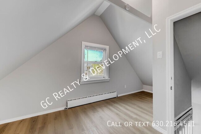 Building Photo - 2519 N Hamlin Ave