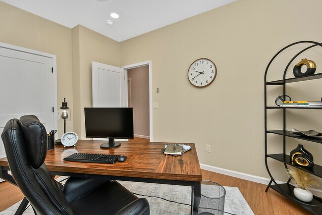 Building Photo - 1220 E Pacific St