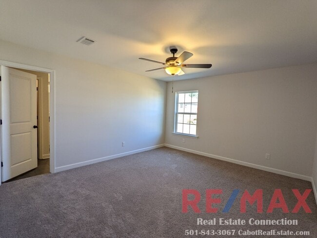Building Photo - No Smoking Permitted Small dogs only(max. 2) $250 PET FEE