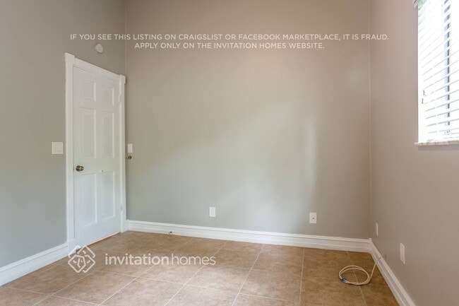 Building Photo - 9721 Carousel Cir N