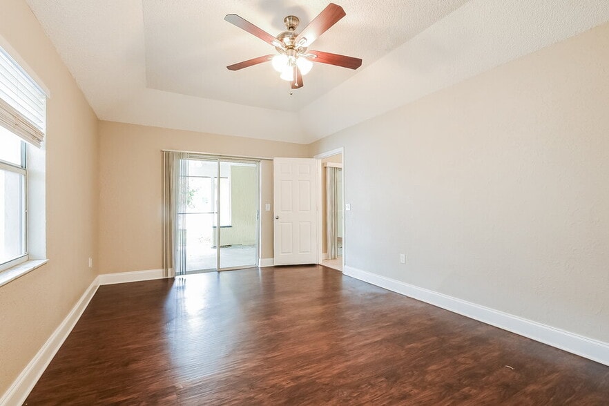 Building Photo - 264 Daisy Estates Dr
