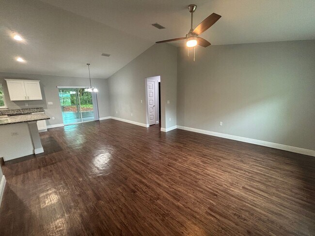 Building Photo - Custom Home - Desirable Citrus Springs Nei...