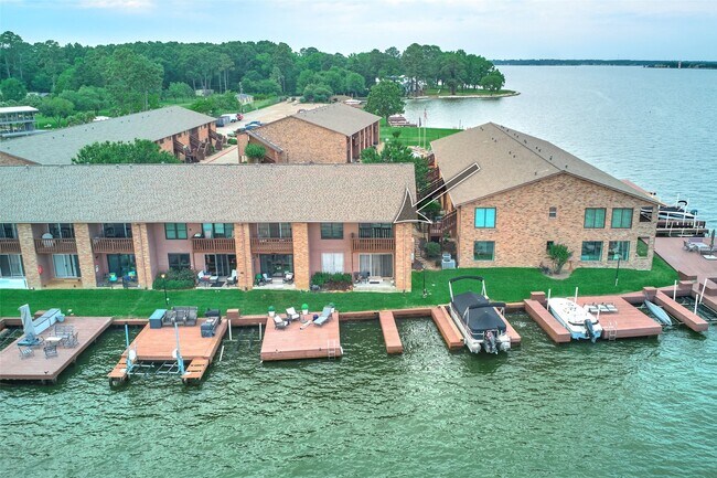 Building Photo - 801 River Rd