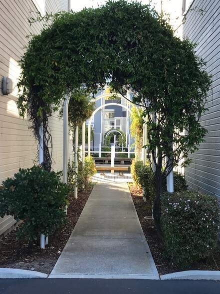 Building Photo - 826 Boardwalk Pl