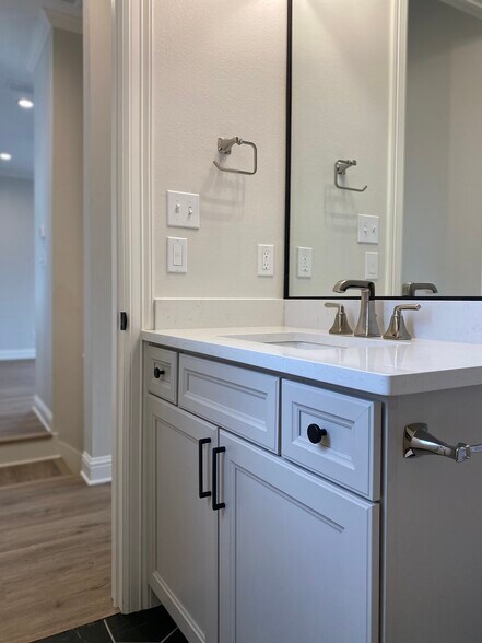 Building Photo - 1946 Chestnut Pk Ln