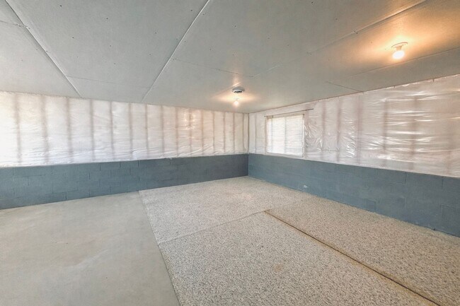 Building Photo - Beautiful 3bed 2bath Including a Master Suite