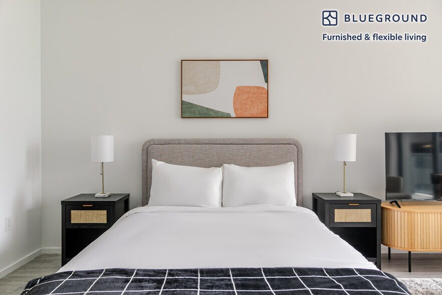 Building Photo - 230 NE 4th St