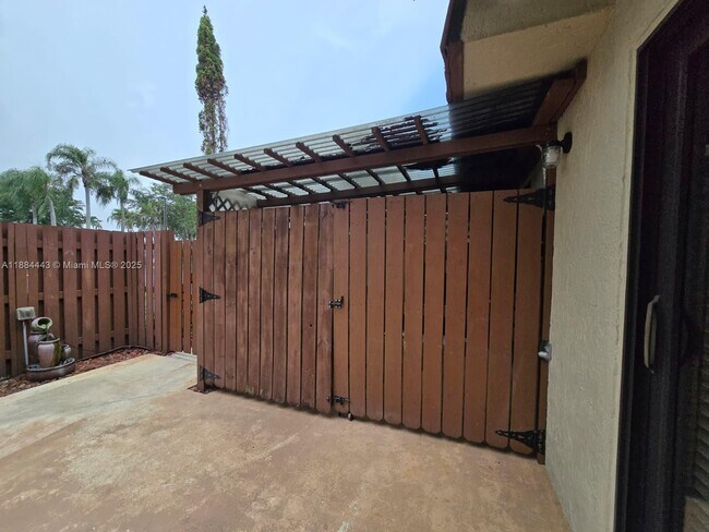 Building Photo - 1150 SW 118th Terrace