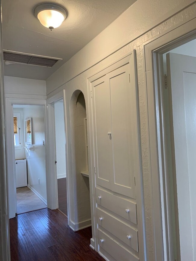 Building Photo - Charming Santa Paula Home