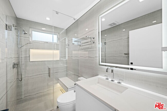 Building Photo - 1211 S Sherbourne Dr