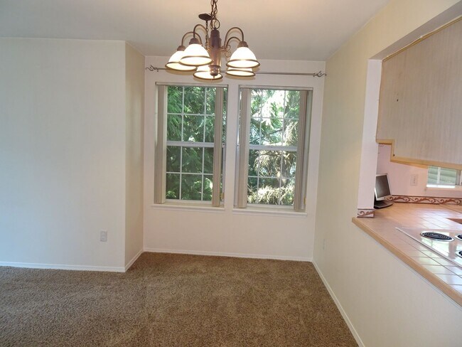 Building Photo - Modern 2-Bedroom Condo in Bellevue’s Merce...