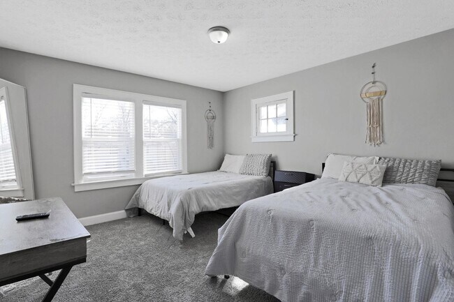 Building Photo - 1123-1125 Wilson Ave - 1125 Wilson Ave