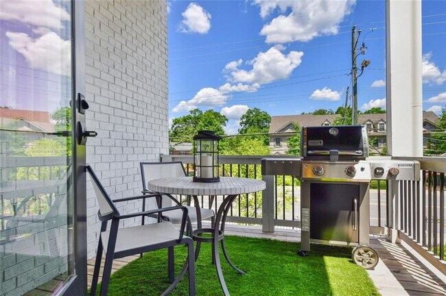 Building Photo - Prime Residence with fabulous amenities in the heart of Buckhead