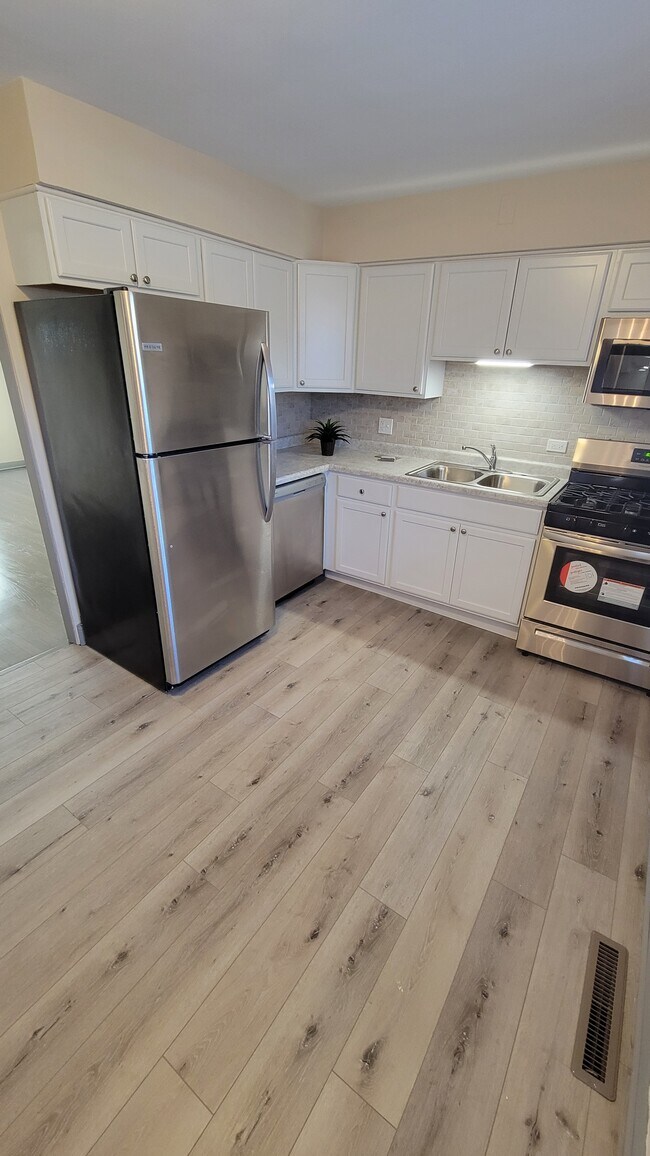 Building Photo - 3701 Forest Ave