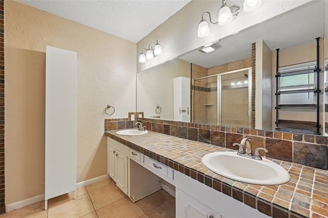 Building Photo - 1425 Wreyhill Dr