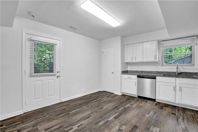 Building Photo - 4520 Coopers Creek Cir SE