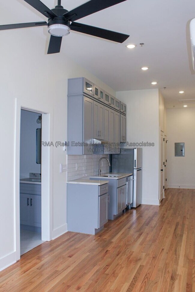Building Photo - 4 6/8 Zebulon St
