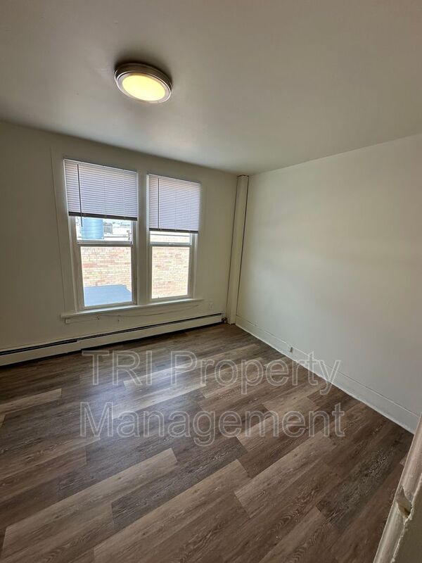 Building Photo - 1615 8th Ave