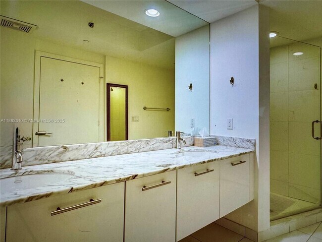 Building Photo - 500 Brickell Ave