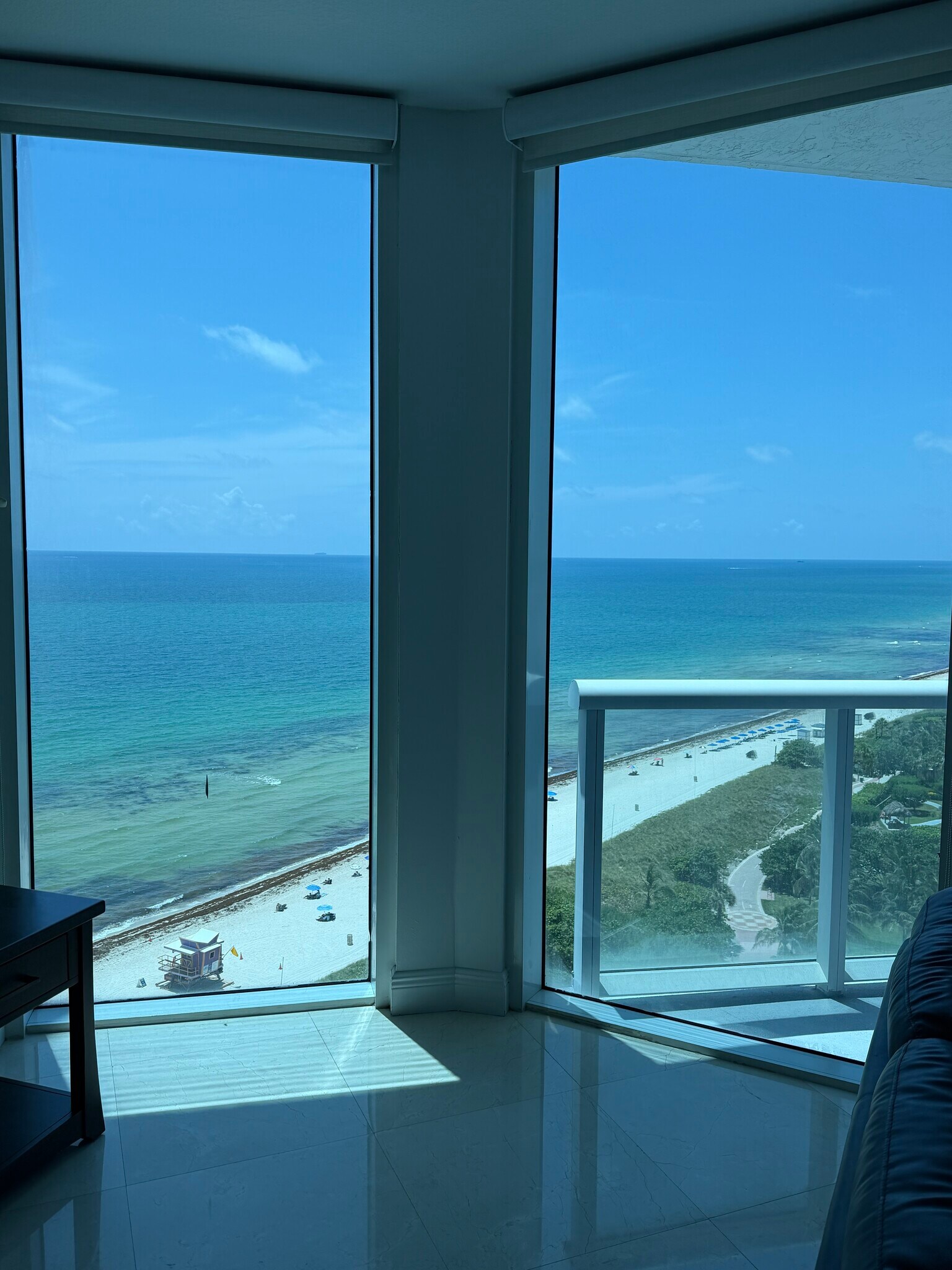 Building Photo - 6515 Collins Ave