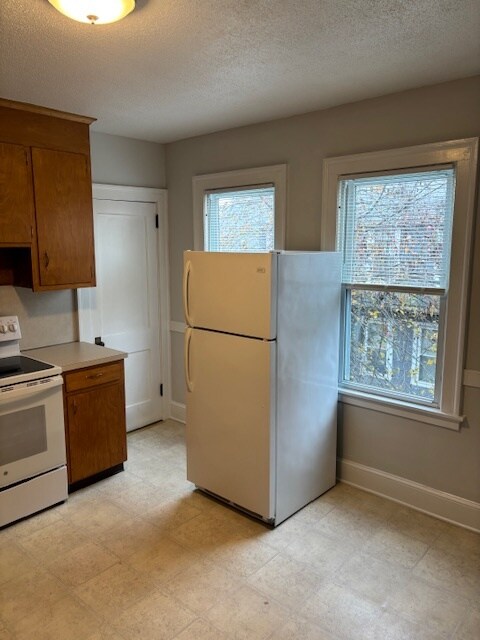 kitchen - 34 Nesbit Ave