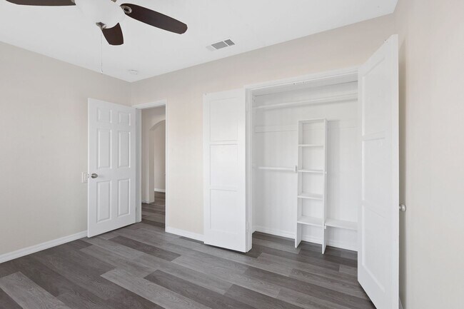 Building Photo - Gorgeous 4-Bedroom Pool Home South of the ...