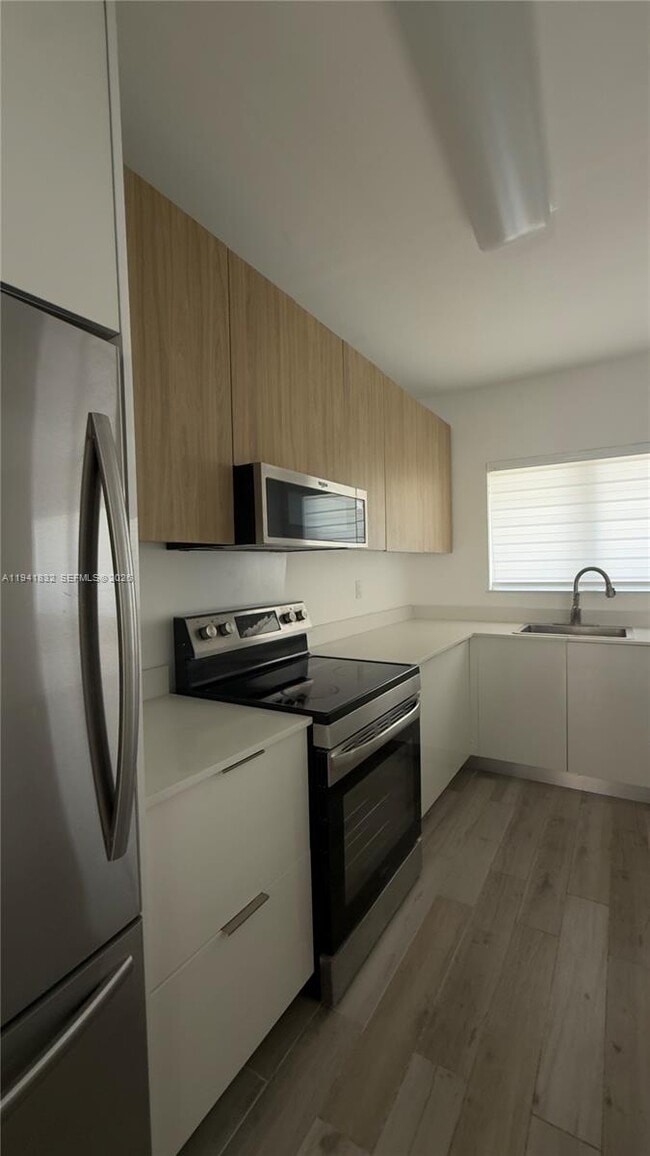 Building Photo - 2000 SW 13th Ct