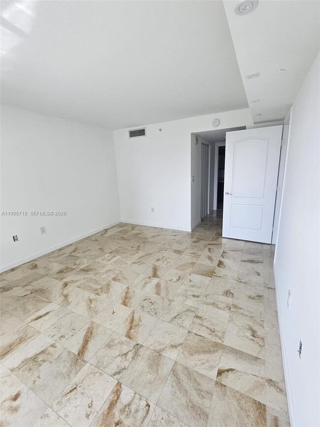 Building Photo - 2101 Brickell Ave