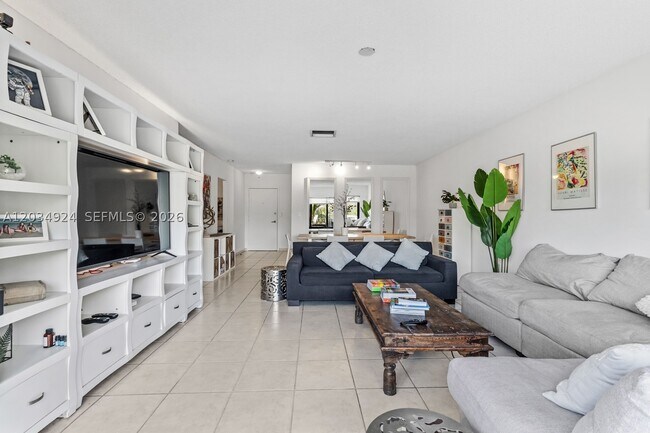 Building Photo - 575 Crandon Blvd