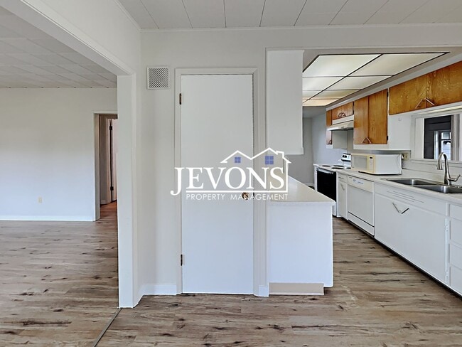 Building Photo - Jevons Property Management Presents 3 Bedrooms, 2.5 Bathrooms Two-Story Single-Family Home in New...