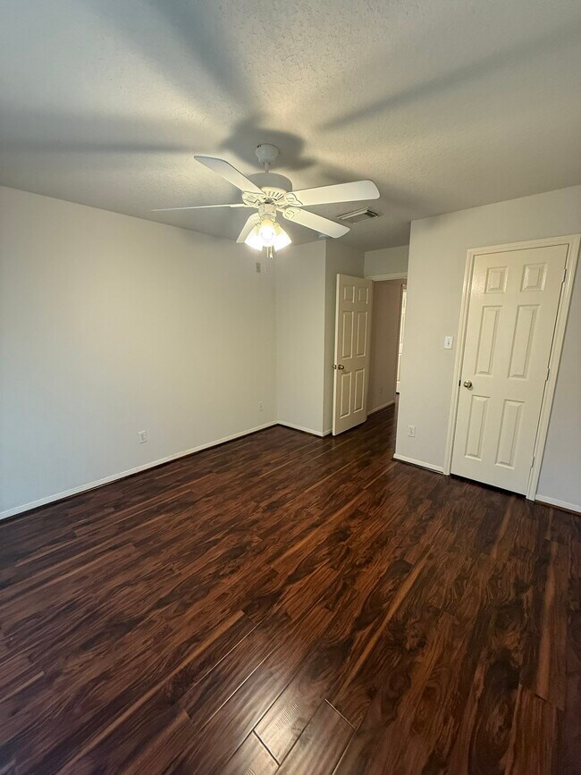 Building Photo - 2315 Glendavon Ln