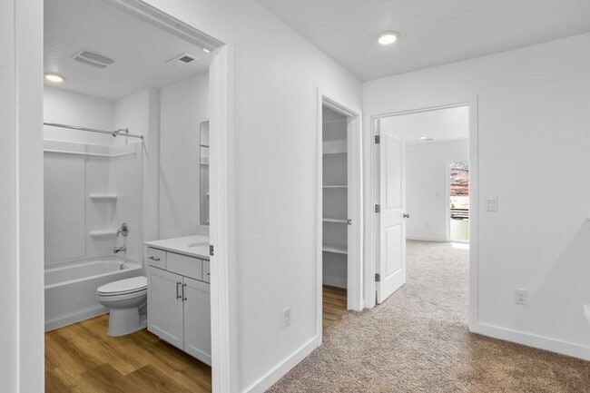 Building Photo - BRAND NEW! 3 Bedroom townhome in Long Valley!