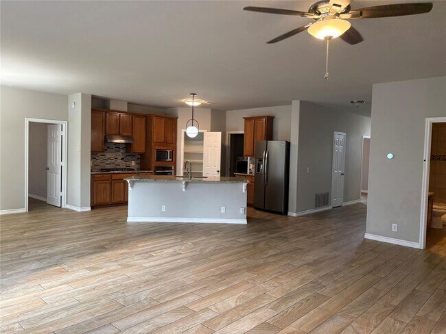 Building Photo - 1112 Vanderbilt Cir