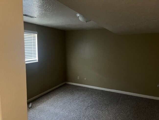 Building Photo - 1B/1B Pet Friendly Apartment South of BYU