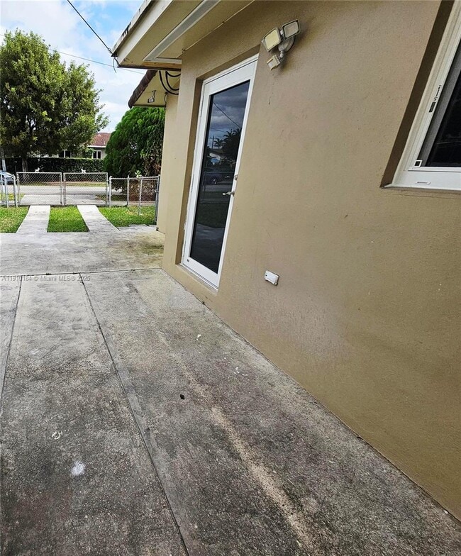 Primary Photo - 9301 SW 37th St