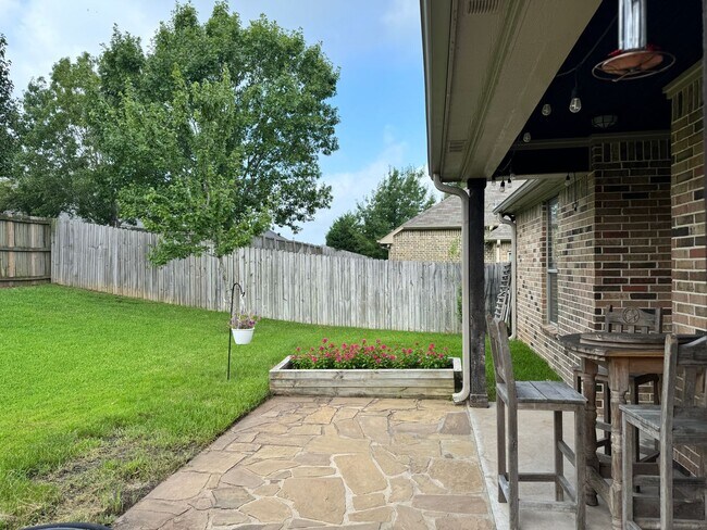 Building Photo - 11865 Poydras