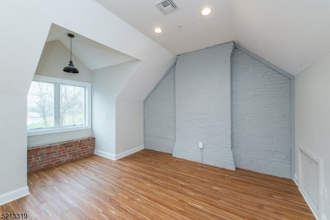 Building Photo - 124 Main St