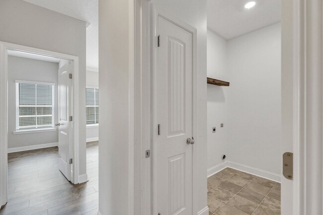Building Photo - AVAILABLE JUNE [PETS PERMITTED]