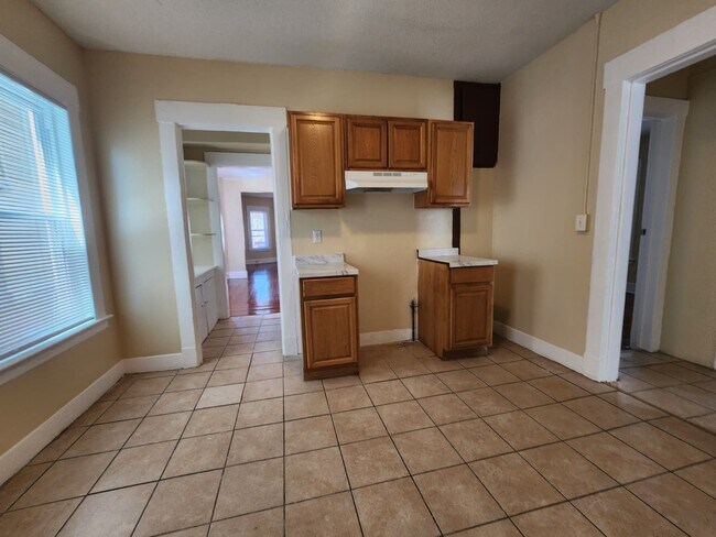 Building Photo - 395 Sherman Ave