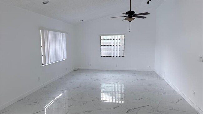 Building Photo - 8205 SW 12th St