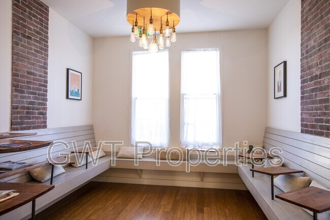 Building Photo - 1906 Mission St