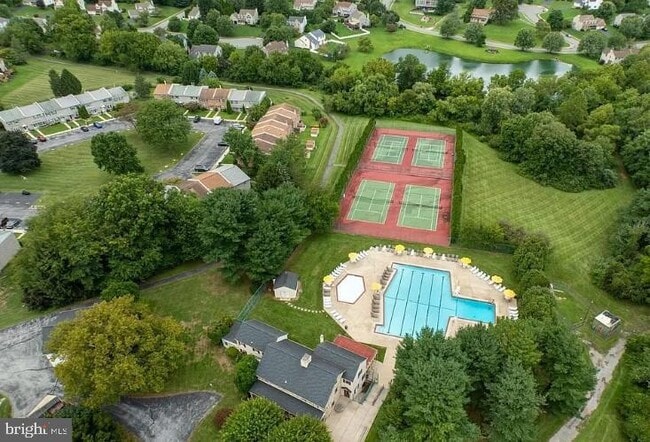 Building Photo - 132 Neyland Ct